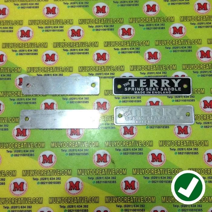 

Label Plat Logam Merk Label Nama - Label Nama Merk The Terry Custom PREMIUM