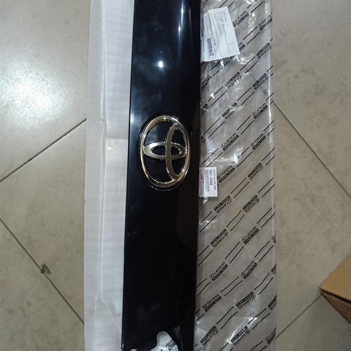 Trunklid/List Trunklid Pintu Bagasi Belakang Innova Reborn Original