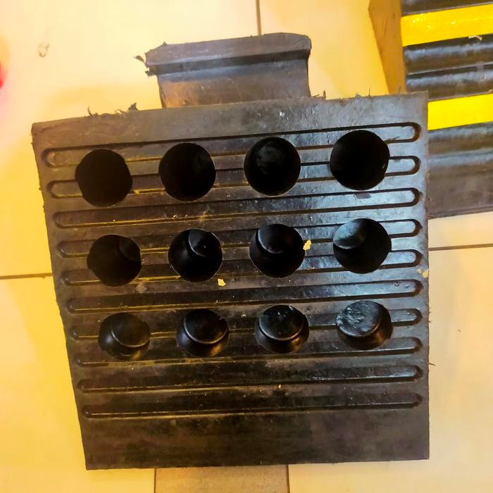 wheelchock rubber besar/ganjal ban karet besar