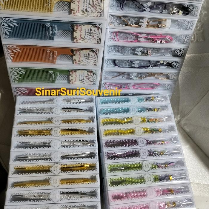 

Souvenir Paket Hemat Ongkir 200 Pcs: 50 Pulpen Mika,50Tasbihmini