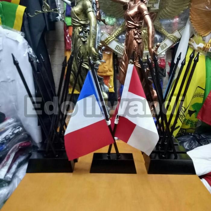 

Terlaris Tiang Bendera Meja Kayu Silang dan Dua Bendera Meja SALE