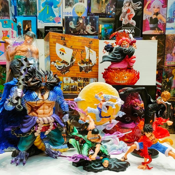 BIG MOM CHARLOTTE LINLIN action figure