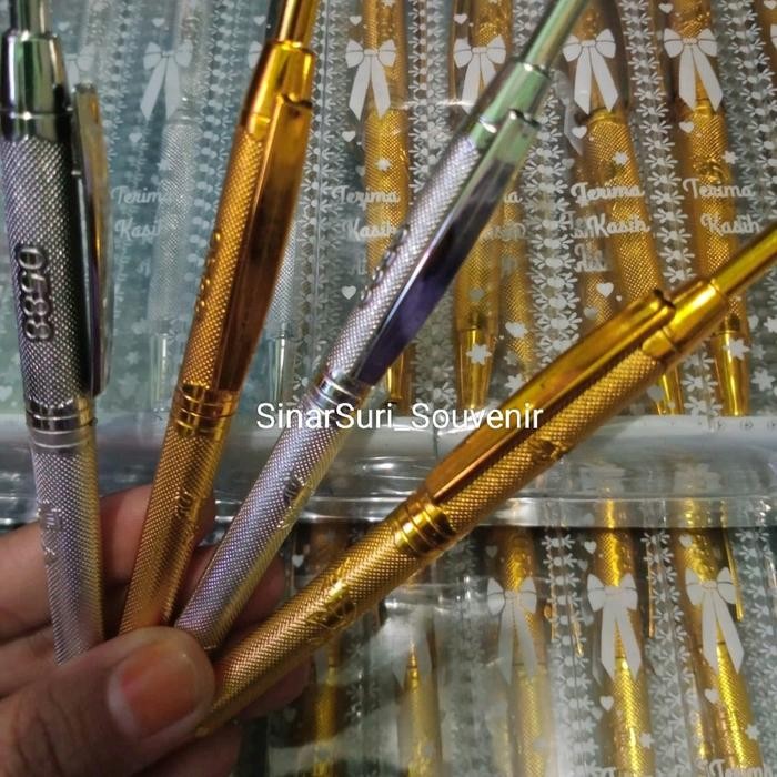 

SOUVENIR ISI 50 PCS PULPEN EMAS DAN PERAK KEMAS MIKA MOTIF CANTIK Biru Gold Hitam Silver Stationery