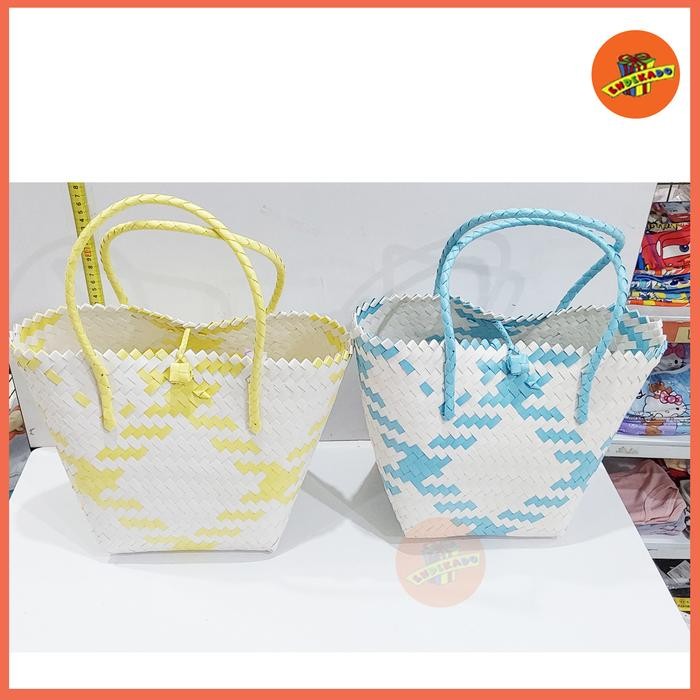 Besek Anyaman-Anyaman Bambu