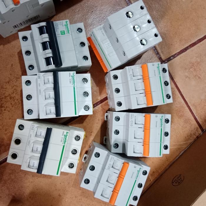 MCB SCHNEIDER 3PHASE 6A 10A 16A 20A 25A 32A ORIGINAL BEKAS