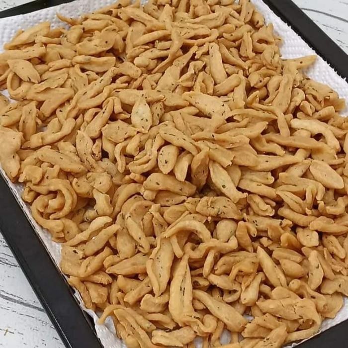 

ASLI 500gr kue bawang gunting khas minang pedas daun jeruk Asin Makanan Camilan Food Snack Kering