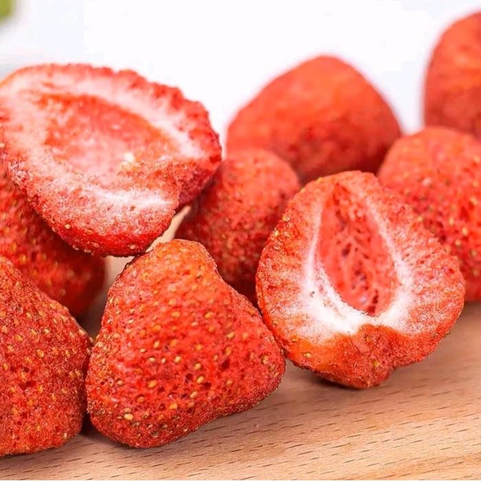 

KERIPIK FREEZE DRIED STRAWBERRY KOREA KEMASAN TOPLES 500ML