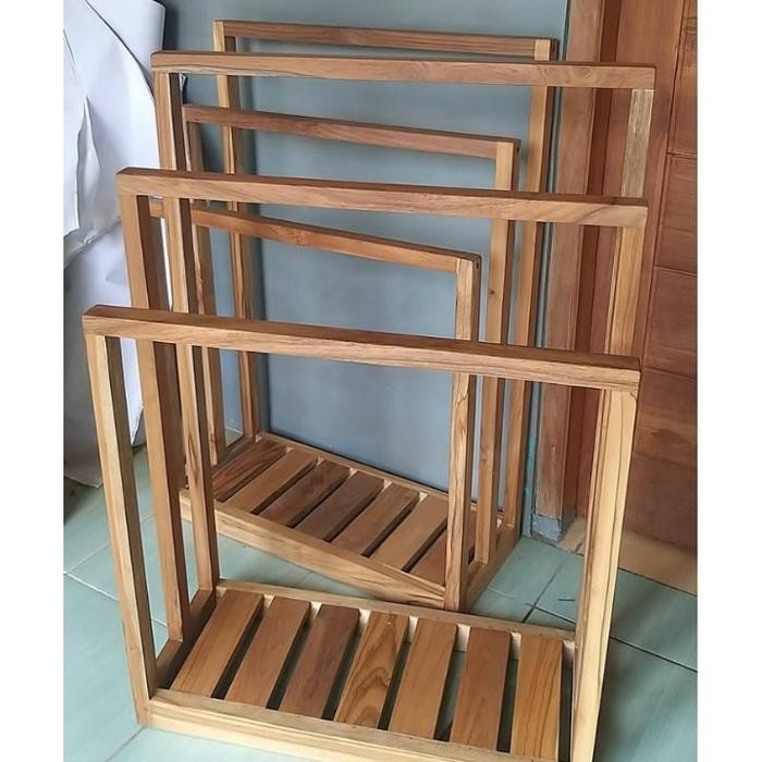 Rak handuk kayu mahoni kamar mandi
