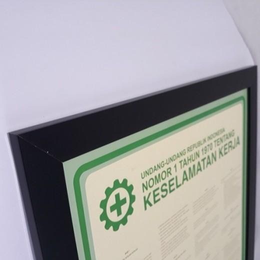 Poster Safety K3 Keselamatan Kerja UU no.1 tahun 1970+Frame Ukuran A3