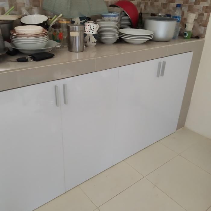 pintu penutup kabinet bawah dapur