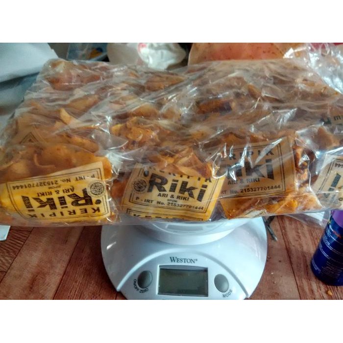 

Sedia Keripik setan/ Keripik Super Pedas RIKI (asli) eceran kecil