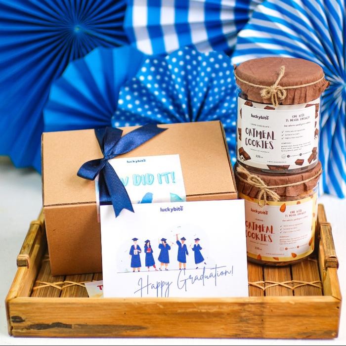 

Graduation Hampers / Hampers Wisuda - Cookies 2 Jar + Greeting Card