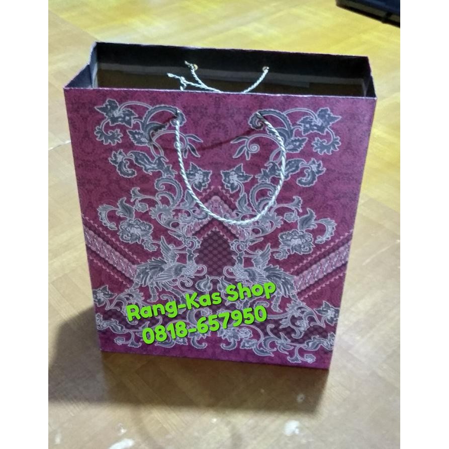 

Paper bag Batik XL " Besar2 " karton doff Merah maroon