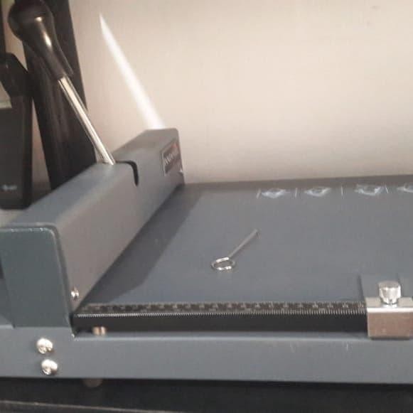 

Mesin Rel dan porporasi