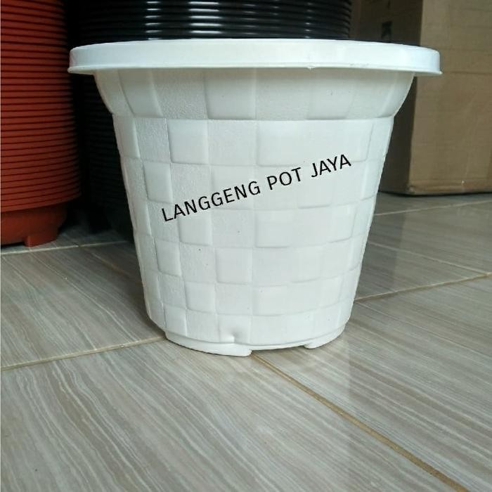 Pot Tanaman Plastik Motif Catur Akasia Putih 30Cm