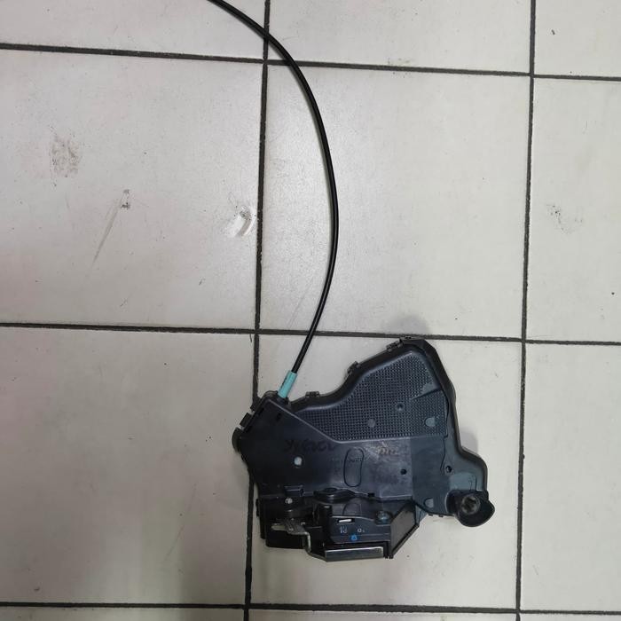 Unik Doorlock Pintu Depan Kiri Original Toyota Rush Terios