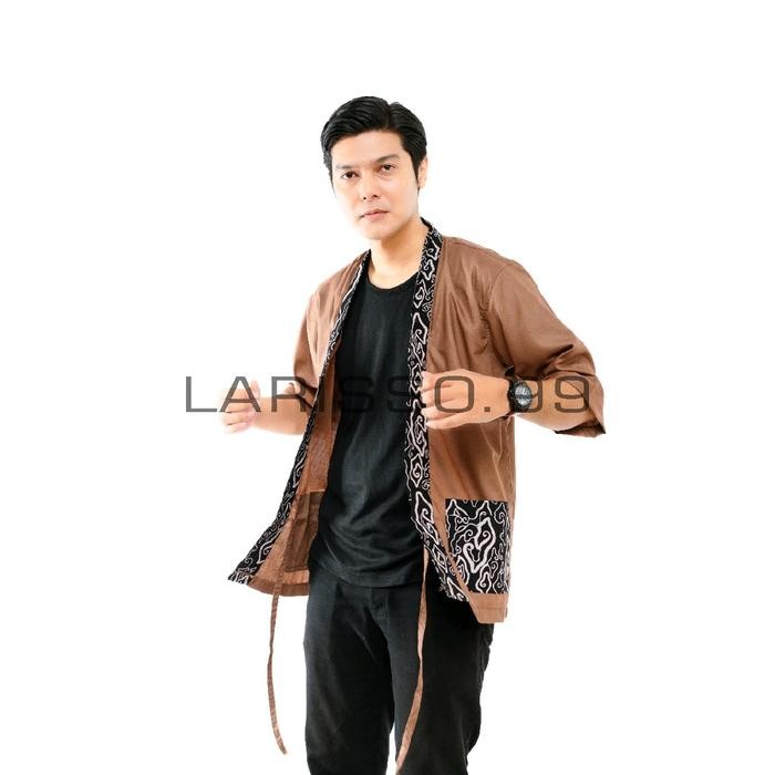 Larisso Baju Kimono Outer Atasan Pria Wanita Dewasa Bahan Katun Batik Kantong Nyaman Motif Panjang
