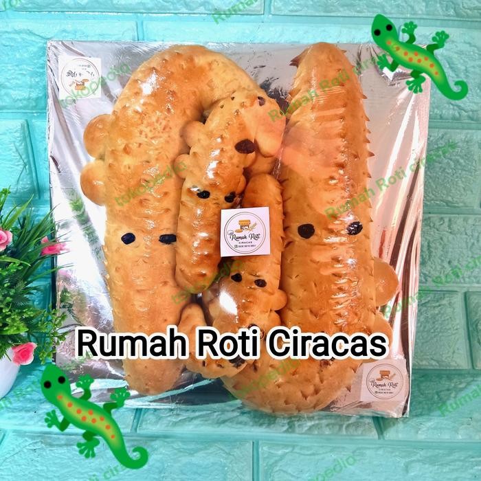 Roti Buaya 25Cm Sedang Sepasang Acara Adat Pernikahan Crocodile Bread