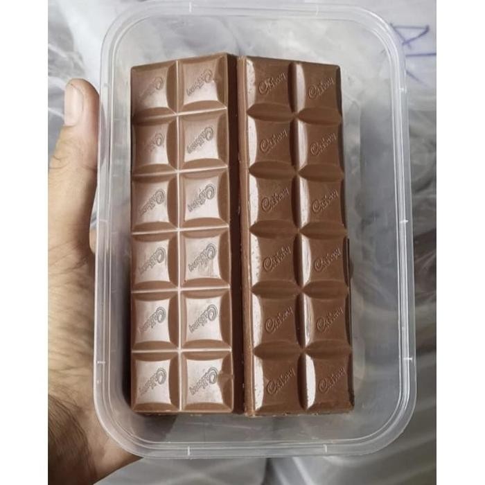 

New CDBURY BOX 500GR KEMASAN BOX 500GR COKLAT CDBURY UTUH COKELAT CHOCOLATE BOX