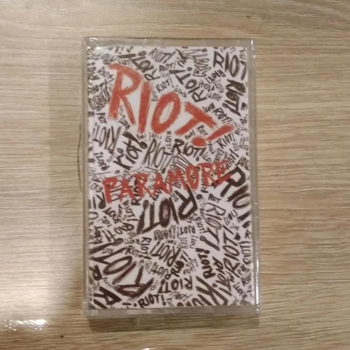 Kaset Pita Paramore - Riot Pasti Diskon