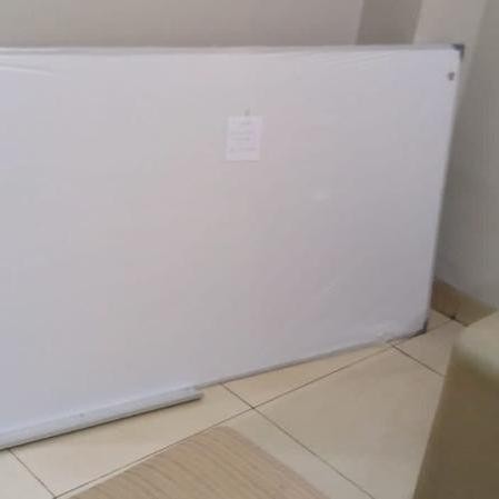 

Whiteboard Hpl Nonmagnet-Tidak Berbekas 80 X 120Cm