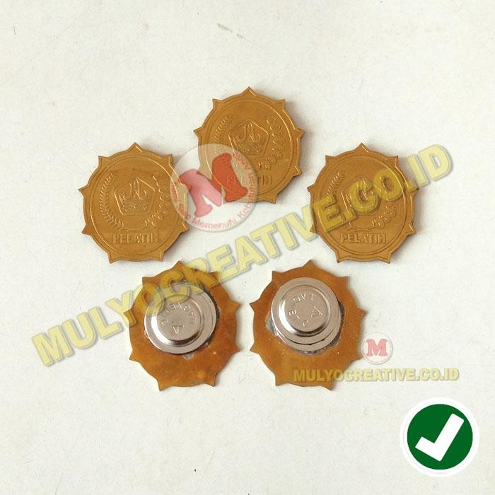 

Pin Bross Pelatih Logo Banser Padi Dan Kapas Bahan Logam Kuningan PREMIUM