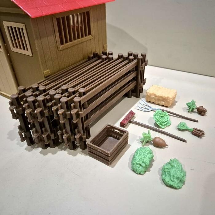 Barn House Miniatur Rumah Pertanian Warna Coklat Dan Pagar Peternakan Mainan Diorama Toys Fotografi