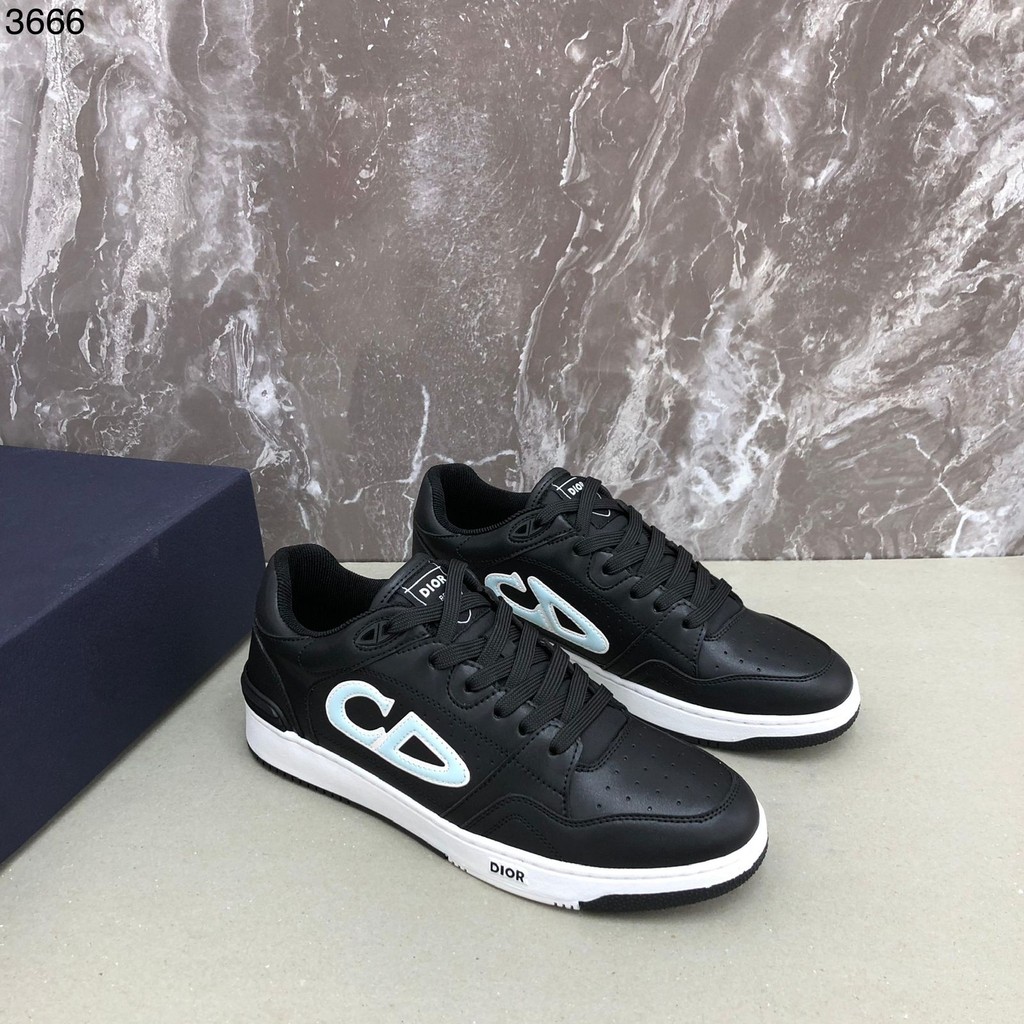 Sepatu Branded Kulit Sporty Stylish Kekinian Sneakers CD Hitam Mix Putih Pria Wanita – Casual Import