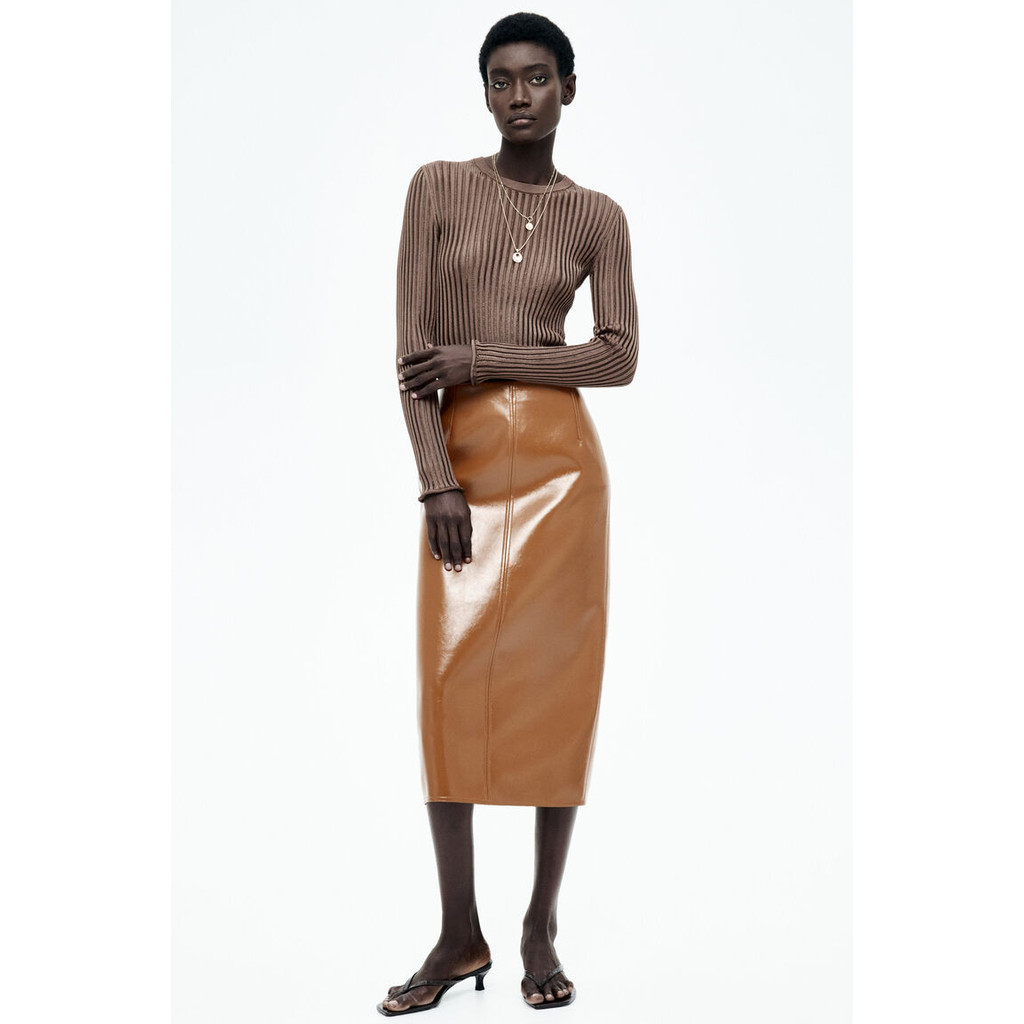 H&M ROK PENSIL BERLAPIS ROK PANJANG HINGGA BETIS, PAS DI BADAN, TERBUAT DARI KAIN BERLAPIS YANG MENA