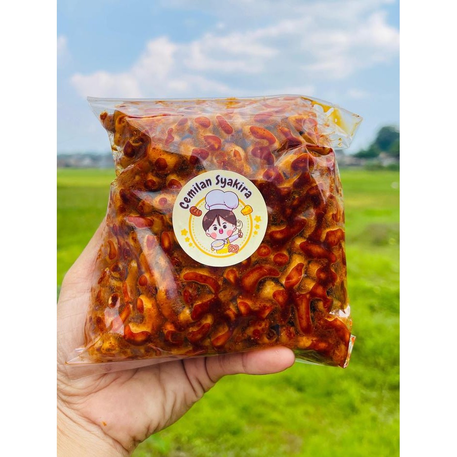 

CEMILAN SYAKIRA MAKARONI BANTET DAUN JERUK 250GRAM CAMILAN PEDAS EXTRA SPICY RASA ORIGINAL & PEDAS