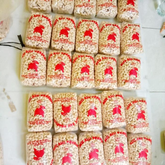 

KACANG METE MEDE UTUH MENTAH 1 KG WONOGIRI