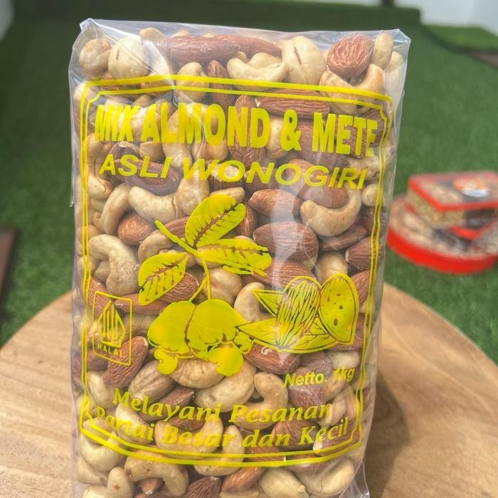 

MIX NUT ALMOND PANGGANG DAN KACANG METE GORENG