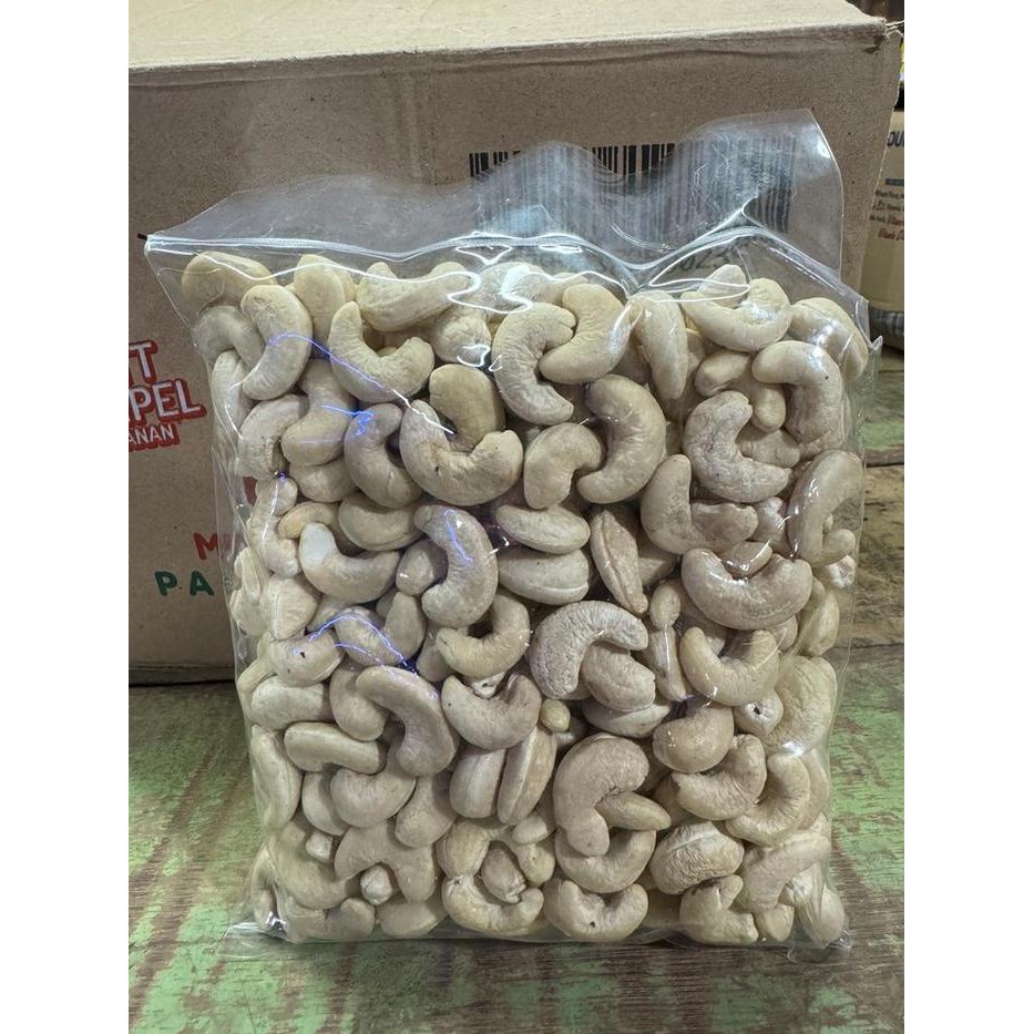 

Kacang Mede / Mete Mentah Super 500 Gram