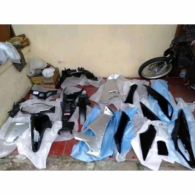 Full Body Supra X 125 Lama-Old Silver Hitam