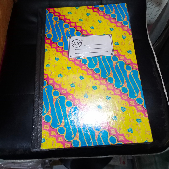

Buku Folio Isi 500 Lembar Ria