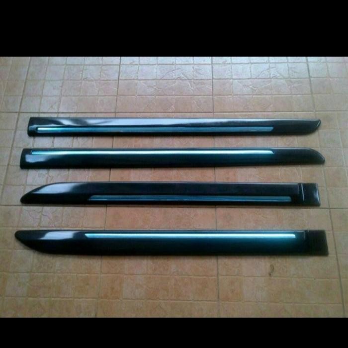 Menarik Toyota List Body Samping Mobil Grand Innova 2012-2015 Model Tempel Lem Perekat 3M Bahan Abs