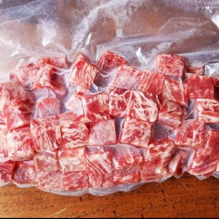 

Baru Saikoro Beef Wagyu Cubes 500gr Daging Sapi Wagyu Frozen Premium