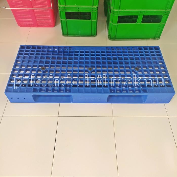 

Palet Plastik Medium Duty 120 X 50 X 13,2 Cm - Berlubang Ready Warna Biru & Merah