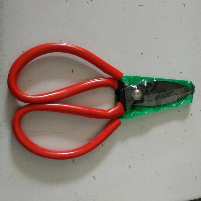 

ID GUNTING KAIN , KERTAS , KARDUS , SENG DAN KAWAT TIPIS SERBA GUNA