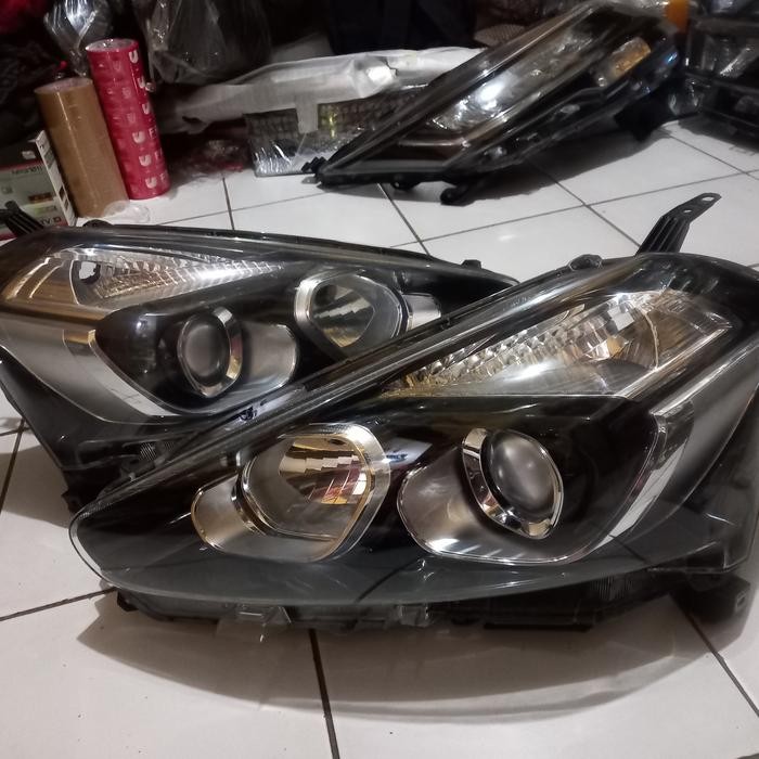 Headlamp Toyota Sienta Tipe G Copotan