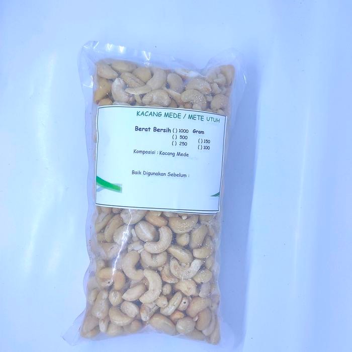 

1000gr Kacang Mede Utuh Sulawesi MENTAH dg Varian Besar - Jumbo/ Sedang-Besar/ Belah 2