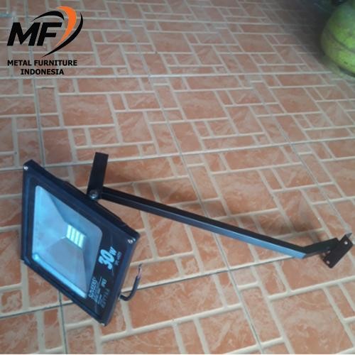 TIANG LAMPU SOROT BANNER SPANDUK REKLAME BILLBOARD BAHAN KOKOH PREMIUM BERGARANSI