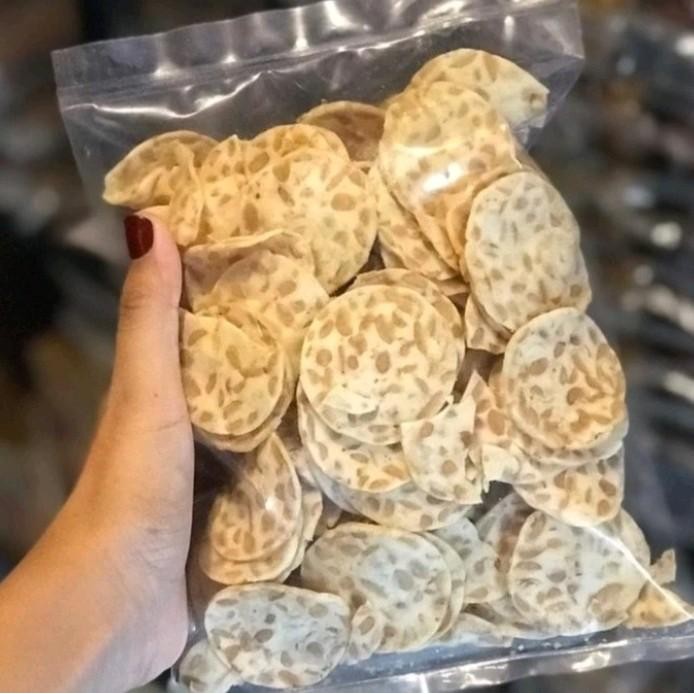 

Keripik Tempe Sagu 500Gram - Varian Terbaik Dari Hasbi Snack - Kripik Food Cemilan Pedas