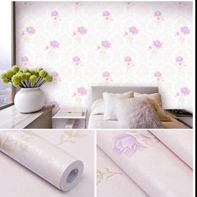 Wallpaper Dinding Ruang Tamu Motif Kilap Ungu