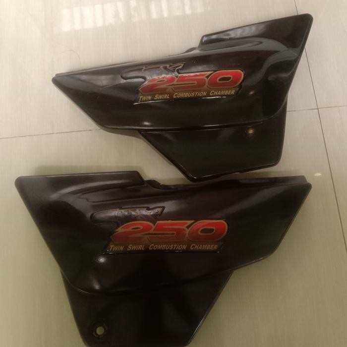 

Terlaris Stiker Cover Aki Gsx250 Thunder250 Sepasang