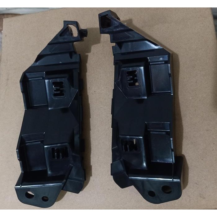Breket Bumper Depan Suzuki Sx4