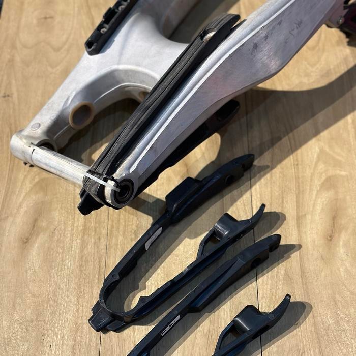 Promo Chain Slider Ktm Sxf Husqvarna Karet Swing Arm Original Ktm Klx Crf Ready