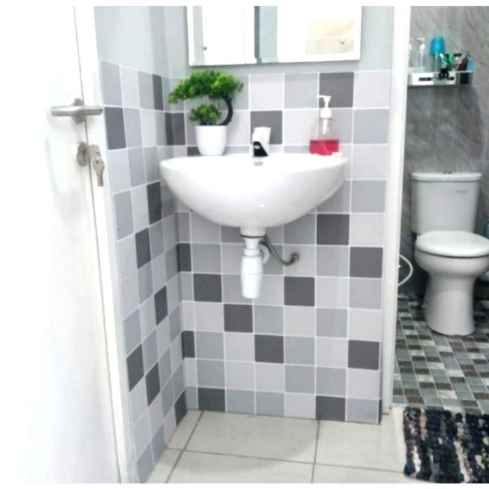 wallpaper sticker lantai kamar mandi tahan air tidak licin kotak Abu