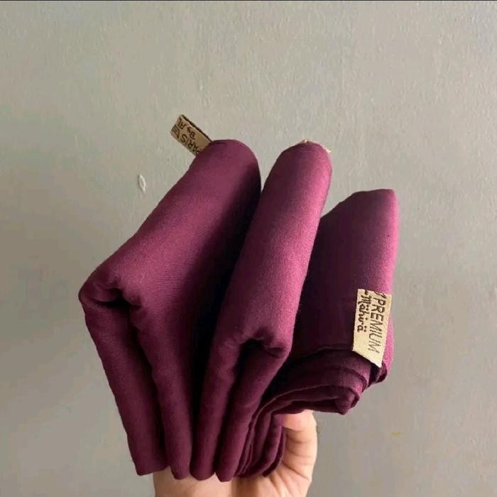 hijab segiempat paris premium voal jahit tepi premium burgundy