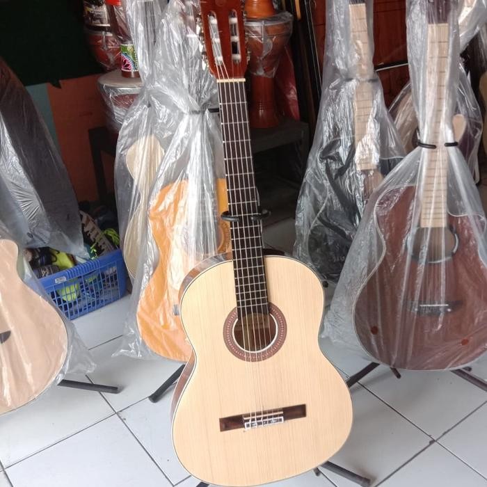 Gitar Akustik Nilon Osmond / Osmond Nilon plus Case dan Pick